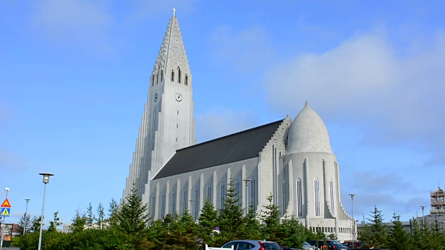 冰岛雷克雅未克北极Hallgrimskirkja市中心高大的教堂与hallgrimchurch尖塔视频素材
