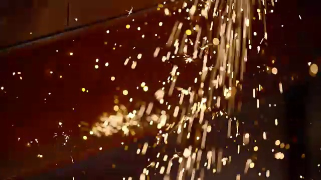 SLO MO LD黄色闪亮的金属火花视频素材