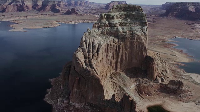 亚利桑那州和犹他州鲍威尔湖的沙漠构造视频下载