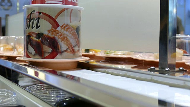 火车上的寿司视频素材