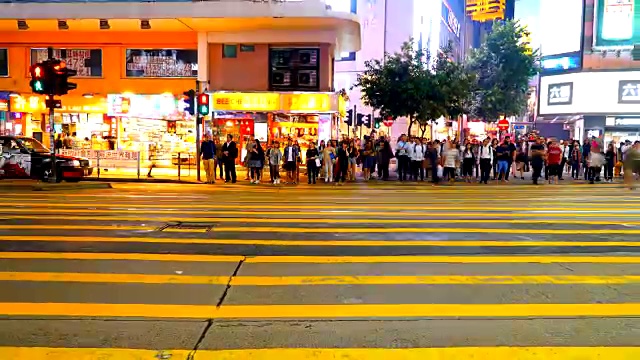 时光流逝，香港当地市场人山人海视频素材