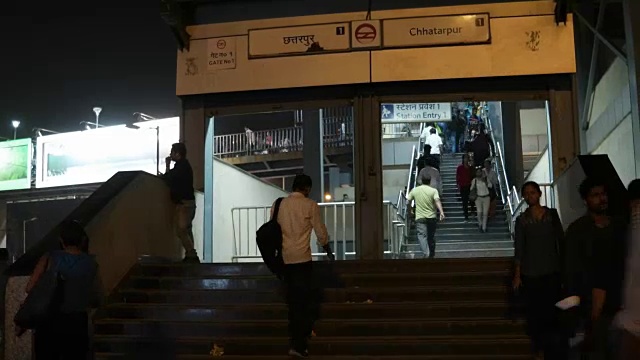 Chhatarpur地铁站的出入口视频下载