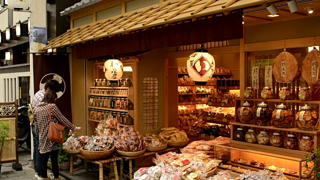 东京日本购物中心里面有情侣购物街，在浅草区加农街和商店视频下载