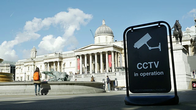 伦敦特拉法加广场的监控摄像头(超高清)视频素材