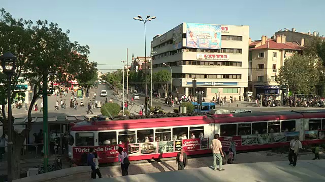 土耳其科尼亚繁忙的十字路口视频素材