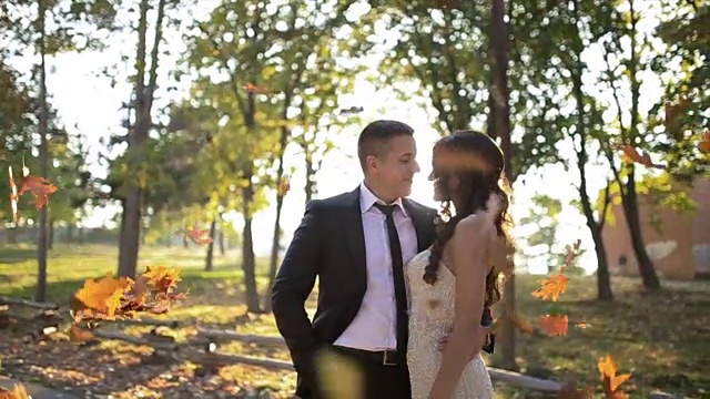 浪漫的秋季婚礼视频素材