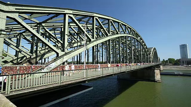 带桥的科隆天际线视频素材