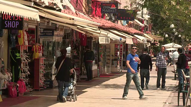 小商店和购物者，Kusadasi，土耳其视频下载