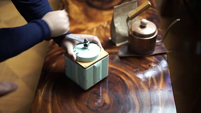 手磨咖啡器视频素材