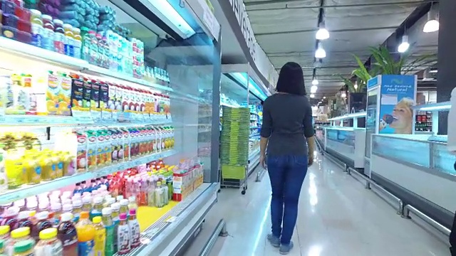 人们在超市购物视频下载