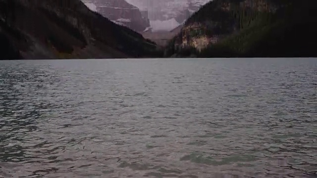 冰碛湖，加拿大阿尔伯塔省视频素材