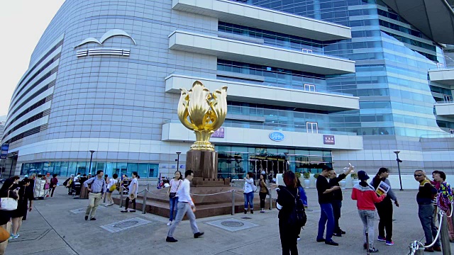 中国香港金紫荆雕像，香港会议中心，香港从英国移交给中国视频素材