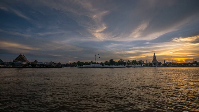 泰国曼谷湄南河上的日落时间视频素材