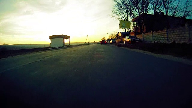 在日落时分开车，POV视频素材