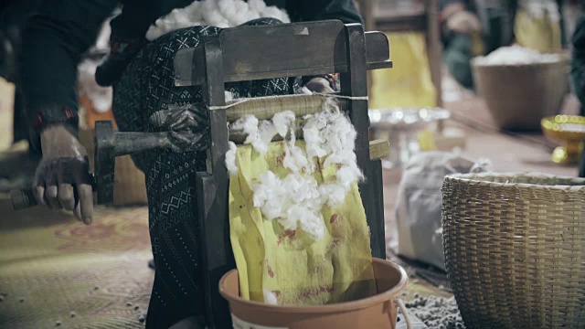 土著手工编织棉花视频素材