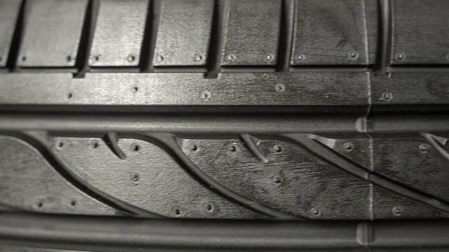 全新的汽车轮胎-轮胎胎面视频下载
