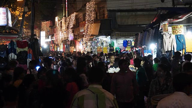 排灯节期间，印度德里拥挤的市场视频下载
