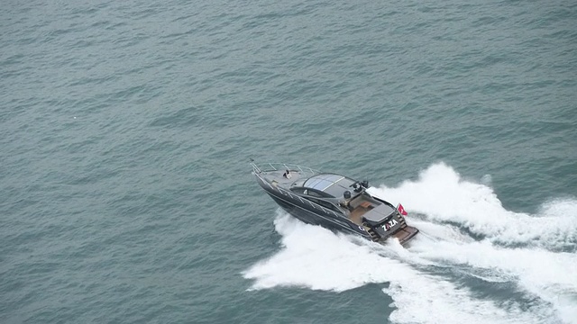 WS AERIAL ZO TS在中国香港海港拍摄的快艇视频下载