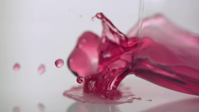 ECU SLO MO红葡萄酒溢出照片/加拿大安大略省多伦多视频素材