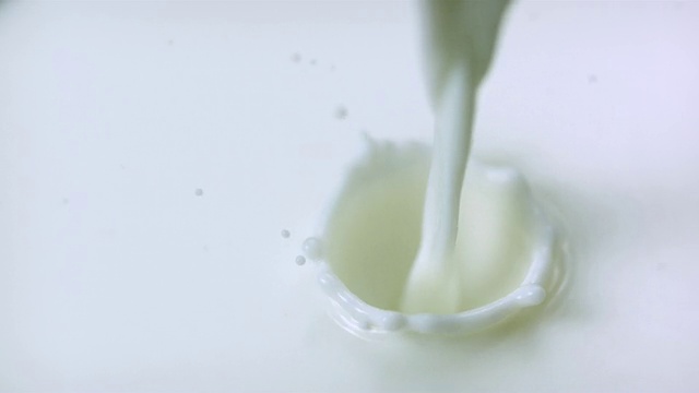 ECU SLO MO Shot of Pour milk into milk /加拿大安大略省多伦多视频素材