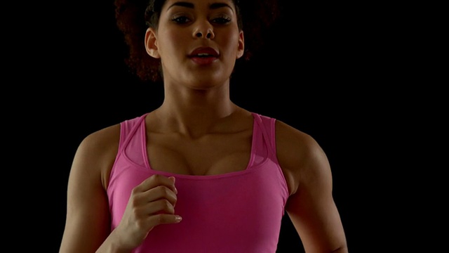 穿着粉红色慢跑的健康女性视频素材