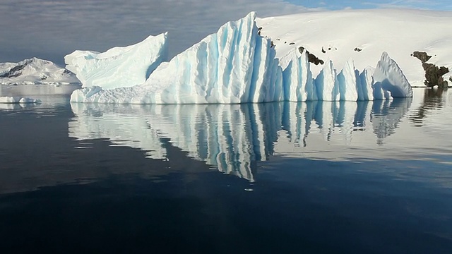 冰山，从船上追踪，南极洲视频下载