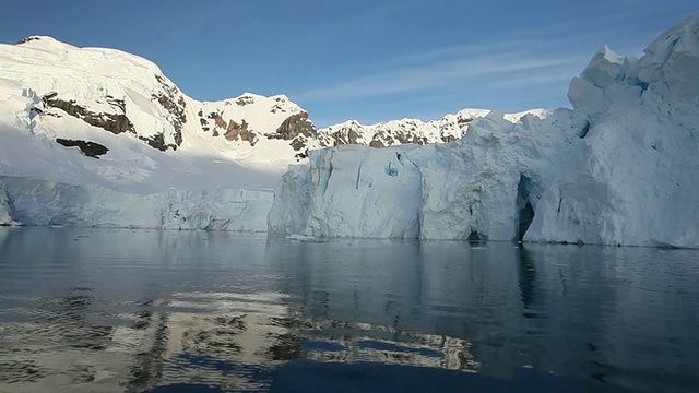 冰川;从船宽的方向，南极洲视频下载