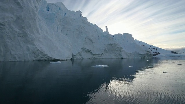 冰川;从船上过去，南极洲视频下载