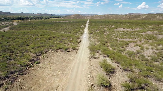 在纳米比亚驾驶的直升机越野车视频素材