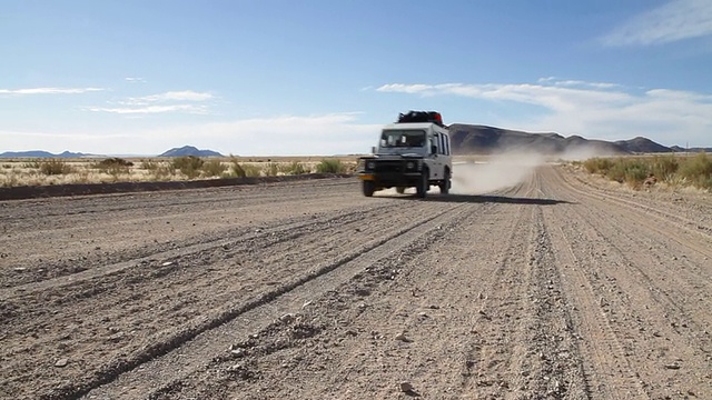 纳米比亚的越野汽车驾驶视频素材