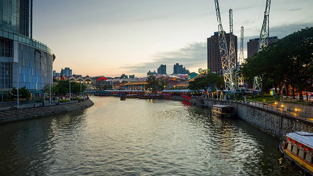 黄昏时分的新加坡河克拉克码头视频素材