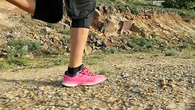 越野女子跑步视频素材