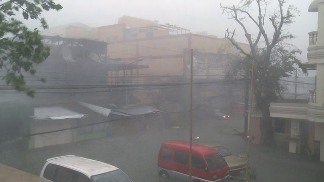 台风海燕风暴潮袭击塔克洛班市视频素材