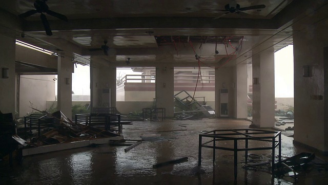 台风海燕对建筑物的破坏和破坏视频素材