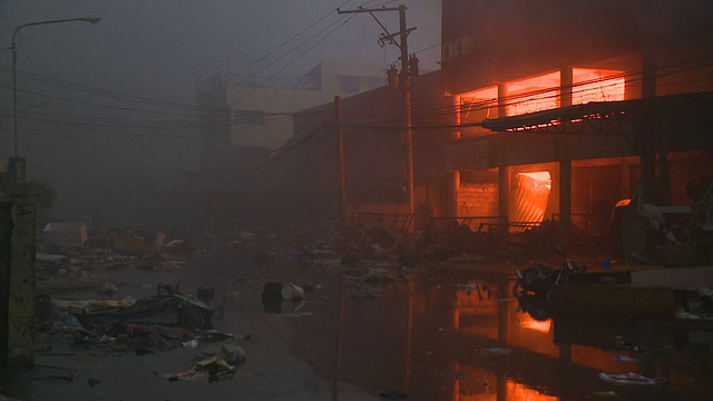 台风海燕导致塔克洛班市大火失控视频素材