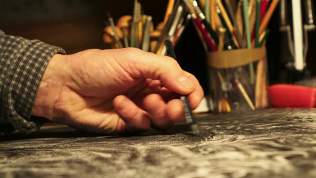 男性艺术家的手绘视频素材