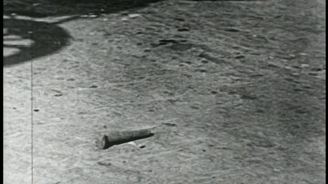 1924年B/W近距离车轮的汽车行驶在大钉子/特征视频下载
