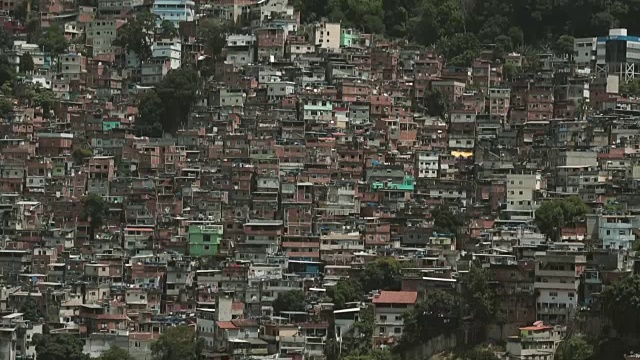 里约热内卢的“Rocinha”贫民窟景观屋视频素材