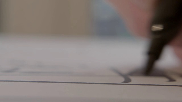 记号笔在纸表面绘图3视频素材