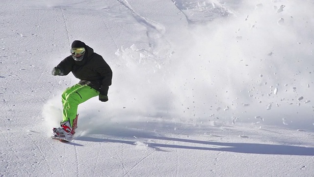 单板滑雪新雪转视频素材