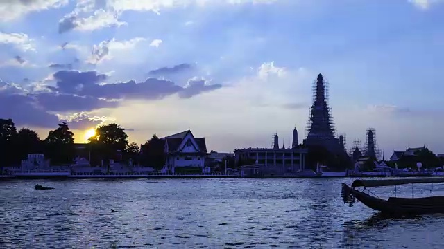 日落时间在Wat Arun，曼谷，泰国视频素材
