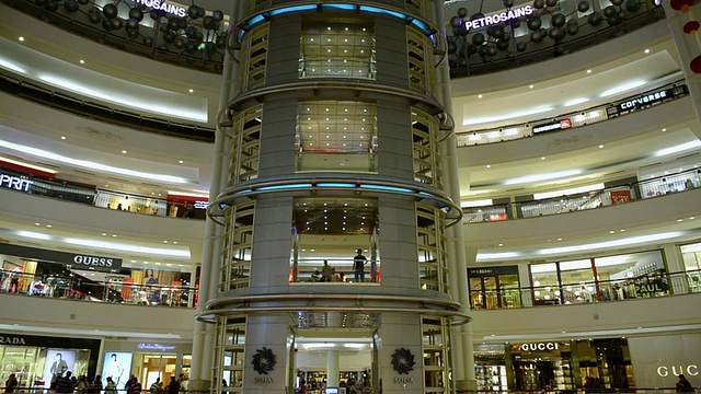 WS视图是KLCC购物中心/马来西亚吉隆坡视频素材