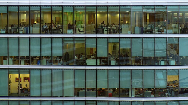 MS T/L英国伦敦，办公大楼的窗户视频素材