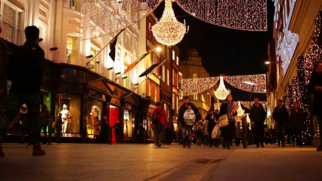 爱尔兰都柏林的冬季圣诞购物人群视频下载