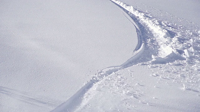 单板滑雪新雪转视频素材
