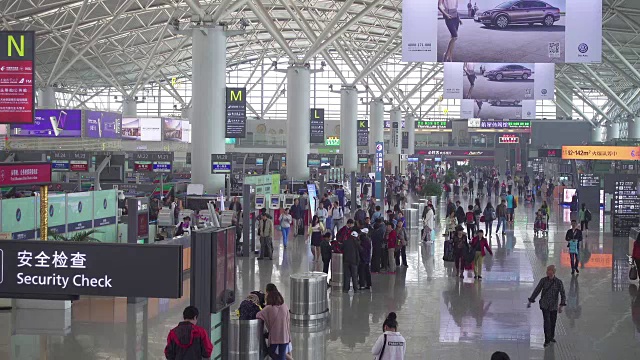 中国陕西西安机场的旅客。视频素材