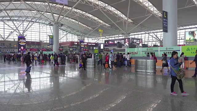 中国陕西西安机场的旅客视频素材