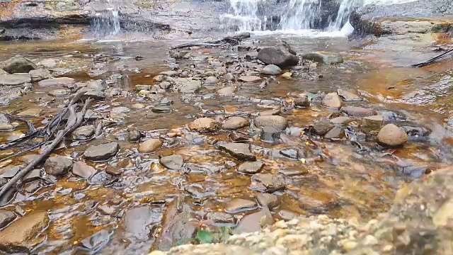 瀑布溪流和岩石，澳大利亚视频下载