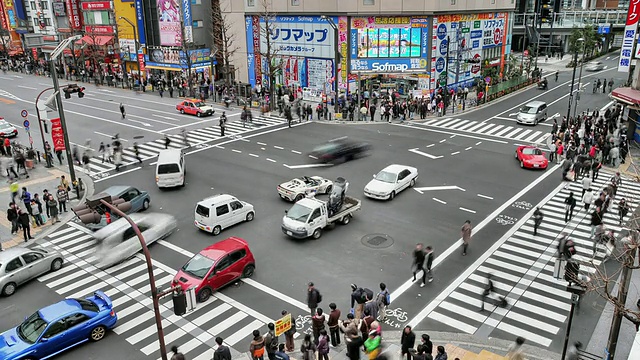 WS T/L HA拍摄于早上/日本东京秋叶原繁忙的十字路口视频素材