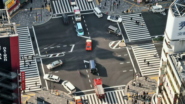 MS T/L HA拍摄于日本东京滨松町繁忙的十字路口视频素材
